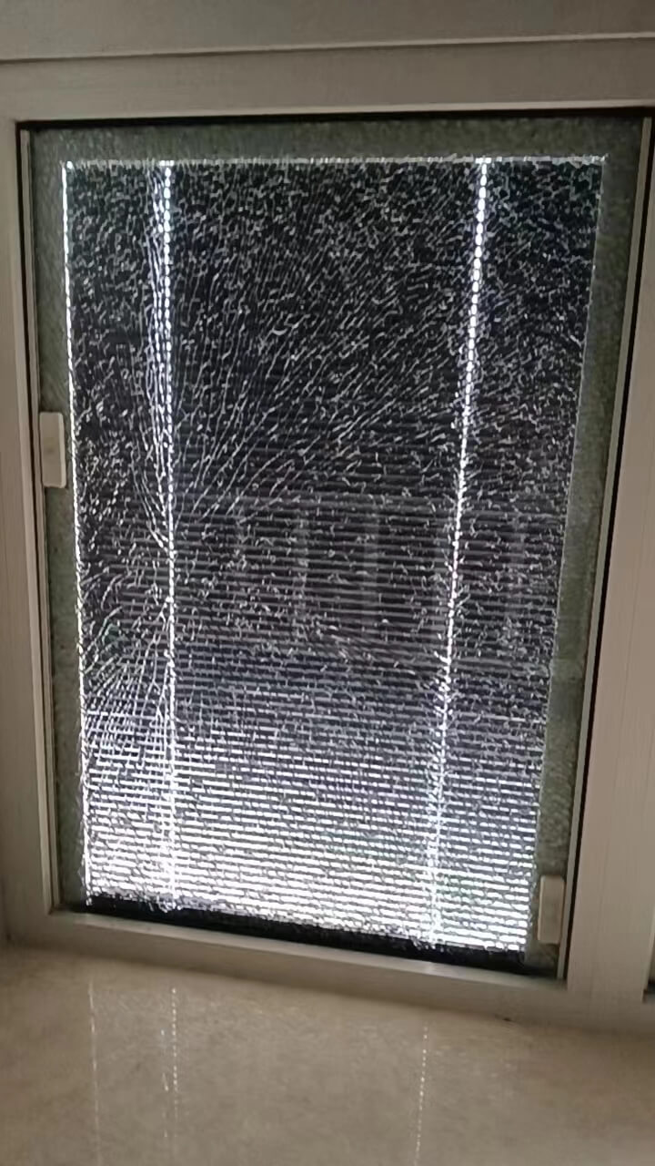 钢化玻璃 自爆更换费用