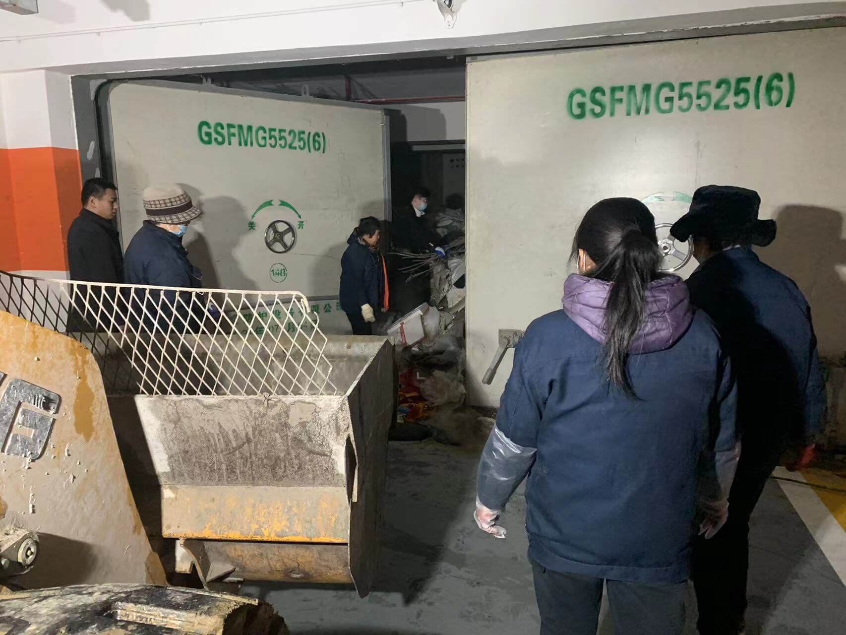 兰园和院墅人防通道垃圾处理照片